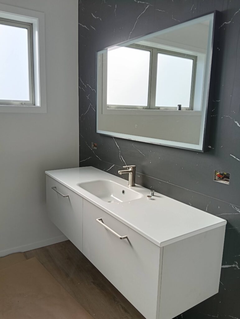 Stunning black marble tiles in the bathroom
